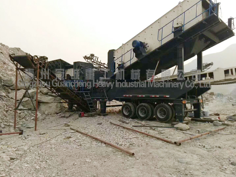 mobile crushing screening station