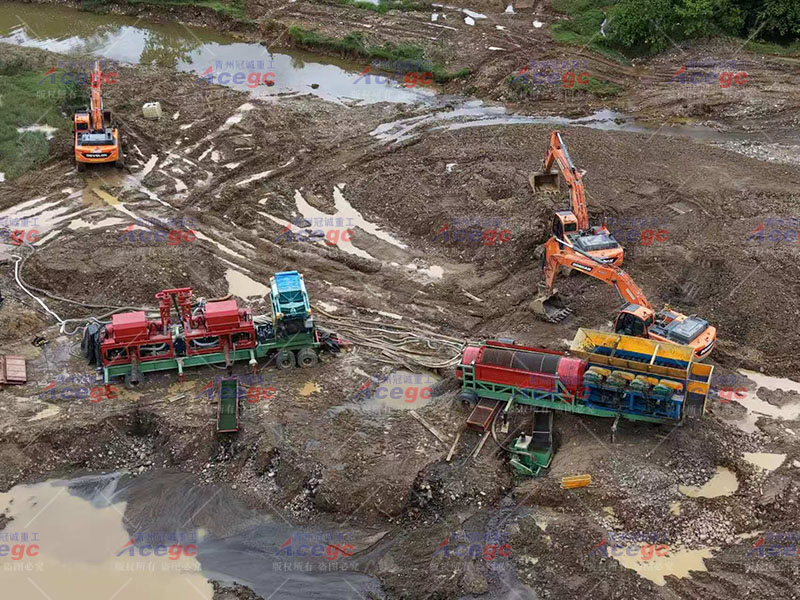 Mobile gold mining machine with centrifugal concentrator solution