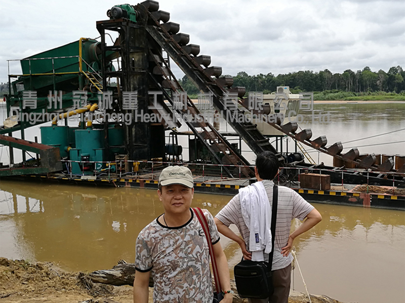 Bucket chain gold dredger